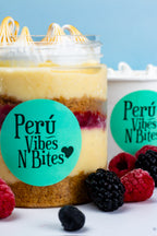 Pie de limón con salsa de frutos rojos