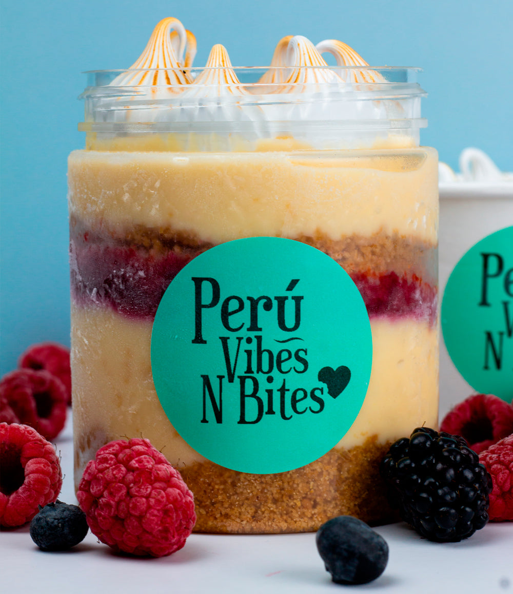 Pie de limón con salsa de frutos rojos