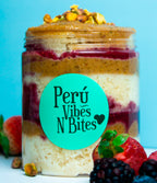 Torta de Vainilla con Manjar de Pistachos y Frutos Rojos